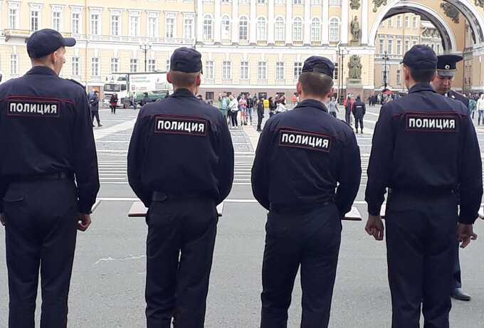 Российскому полицейскому дали три года за передачу секретных данных члену банды