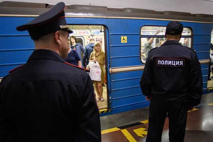 На пассажирку московского метро напали, потому что она встала спиной к мужчине